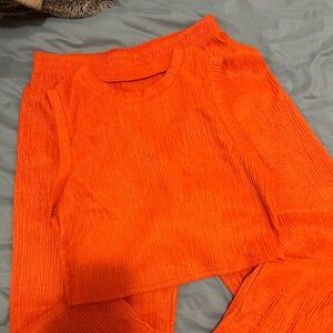 Women’s crop top and high elastic waist wrinkled two piece set